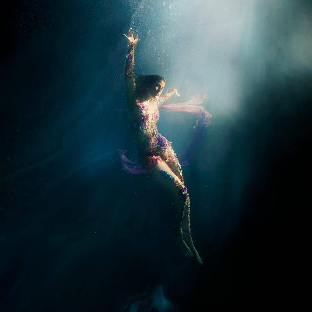 EllieGoulding-HigherThanHeaven-Standard.jpg