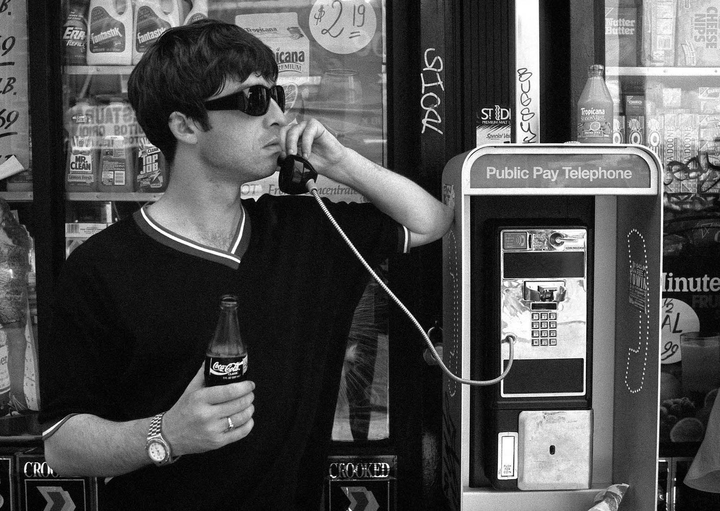Roll With It: Oasis in Photographs 1994–2002